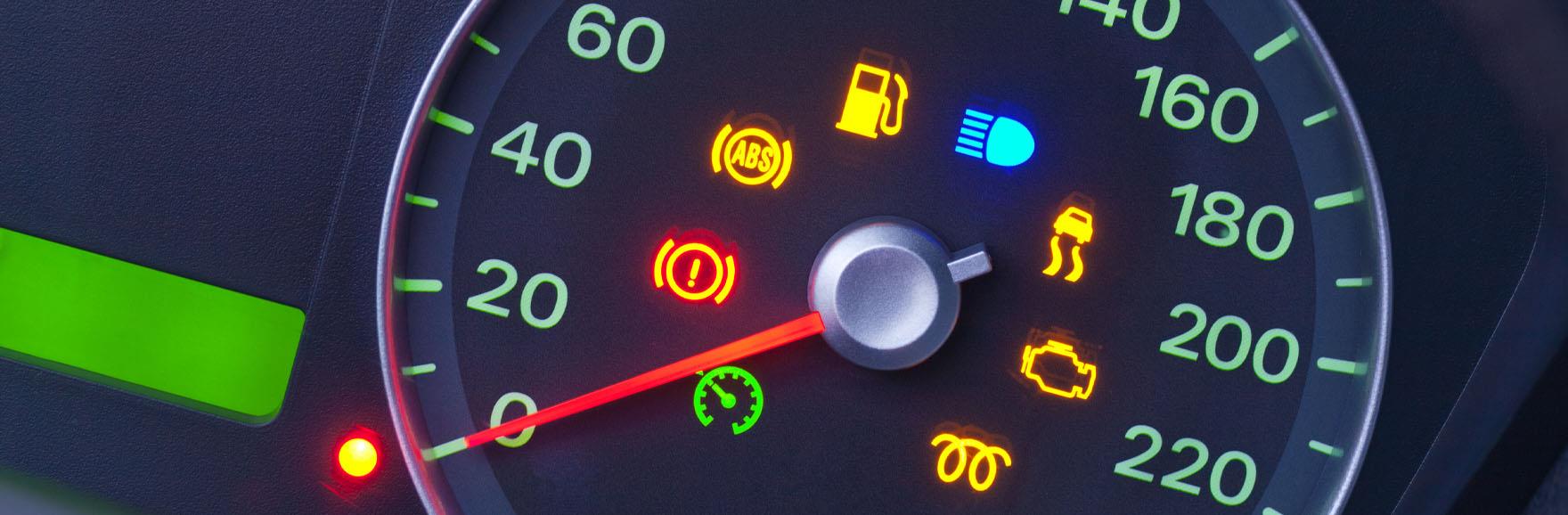 Tres luces de advertencia del salpicadero que requieren atención inmediata: Cuándo detener el vehículo